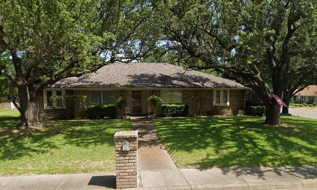 Primary Photo - 901 Waterview Ln