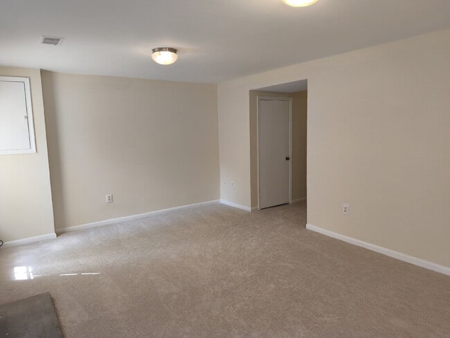 Building Photo - McLean Park Haven: Serene Living in a Tran...