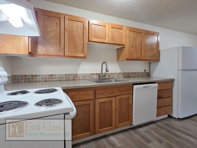 Building Photo - 17140 SW Heritage Ct