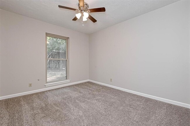 Building Photo - 26414 Maplewood Dr