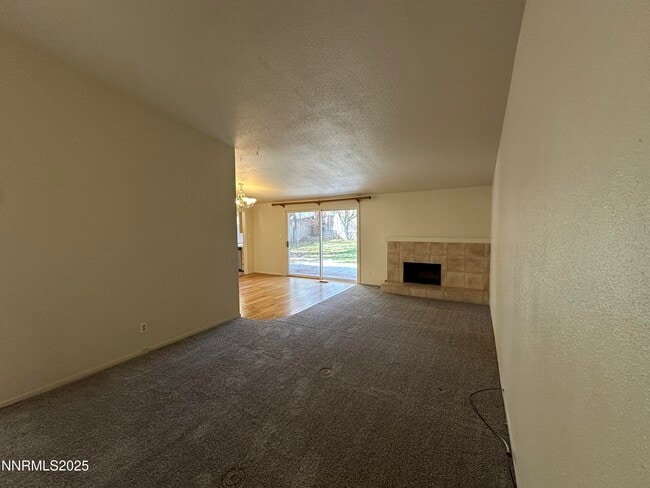 Building Photo - 835 Singingwood Dr