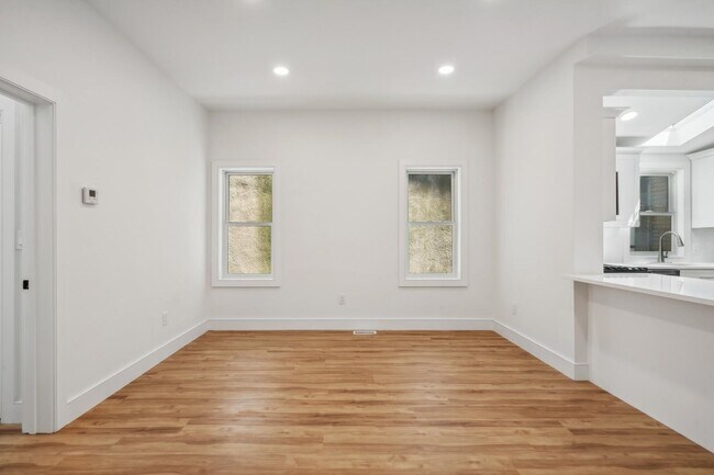 Building Photo - 215 Harrison Ave