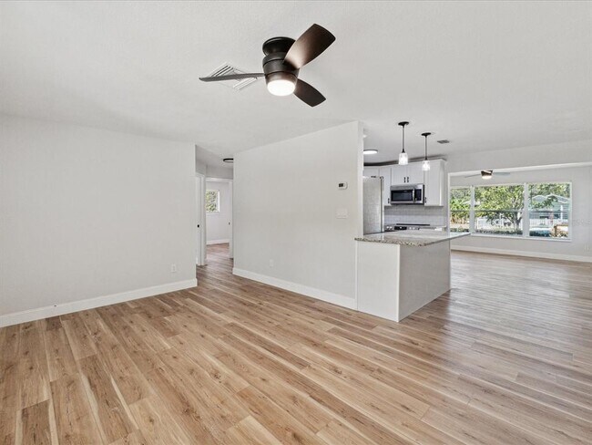 Building Photo - 5425 Waters Edge Dr