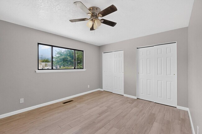 Building Photo - 7101 Cindy Dr NE