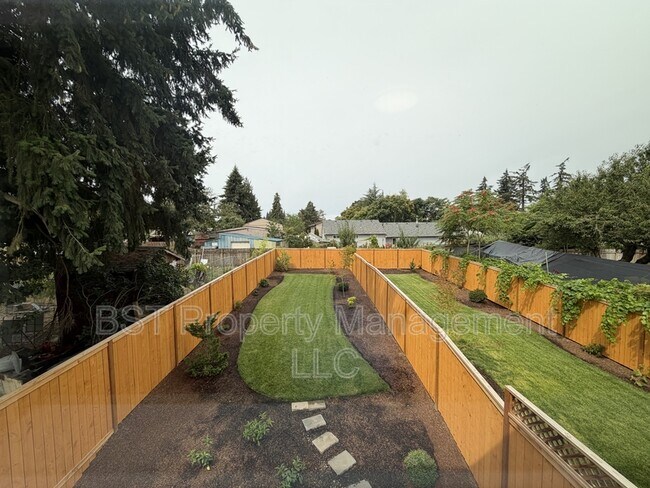 Building Photo - 4035 Filbert Ave NE