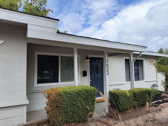 Building Photo - Darling Home on Darlene!