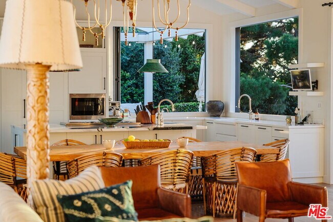 Building Photo - 5770 Busch Dr