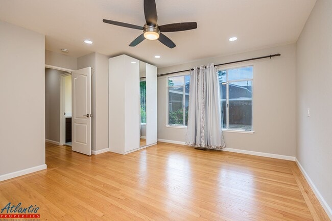 Building Photo - Beautiful Home | Remodeled | Desirable Location