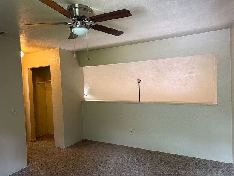 Building Photo - 4304 SW 70th Terrace