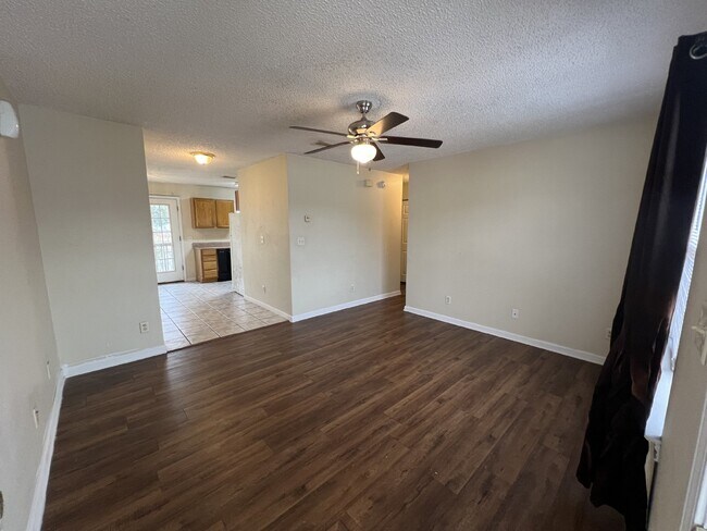 Building Photo - Apartment for Rent