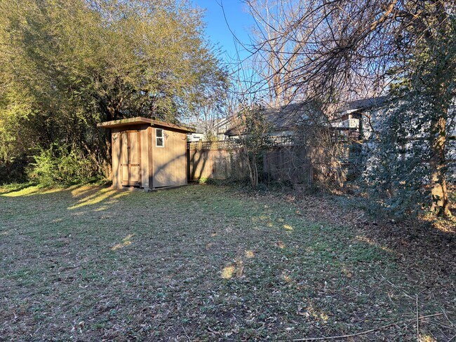 Building Photo - 717 Brighton Rd