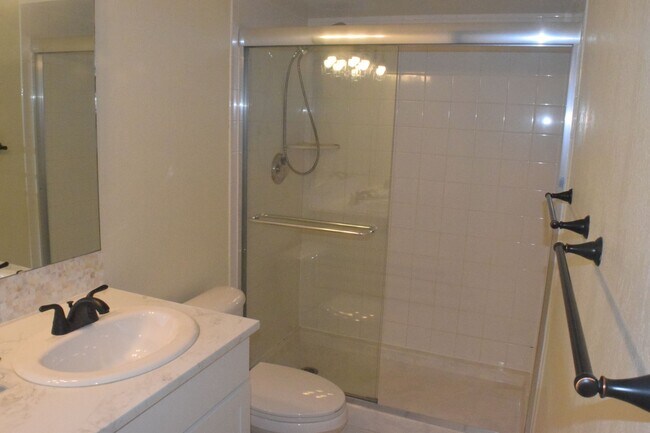 Building Photo - 1118 Apple Terrace