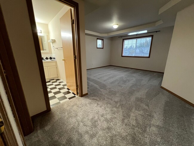 Building Photo - **PENDING APP**$500 Move In Special** Beau...