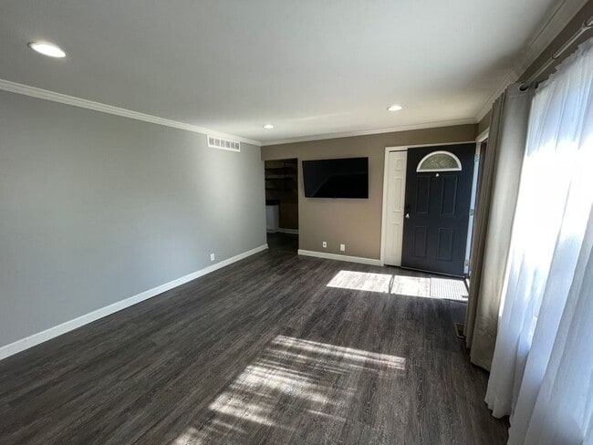 Building Photo - 4057 Bramford-