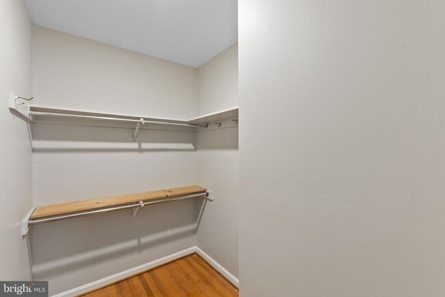 Building Photo - 6048 Redwood Ln