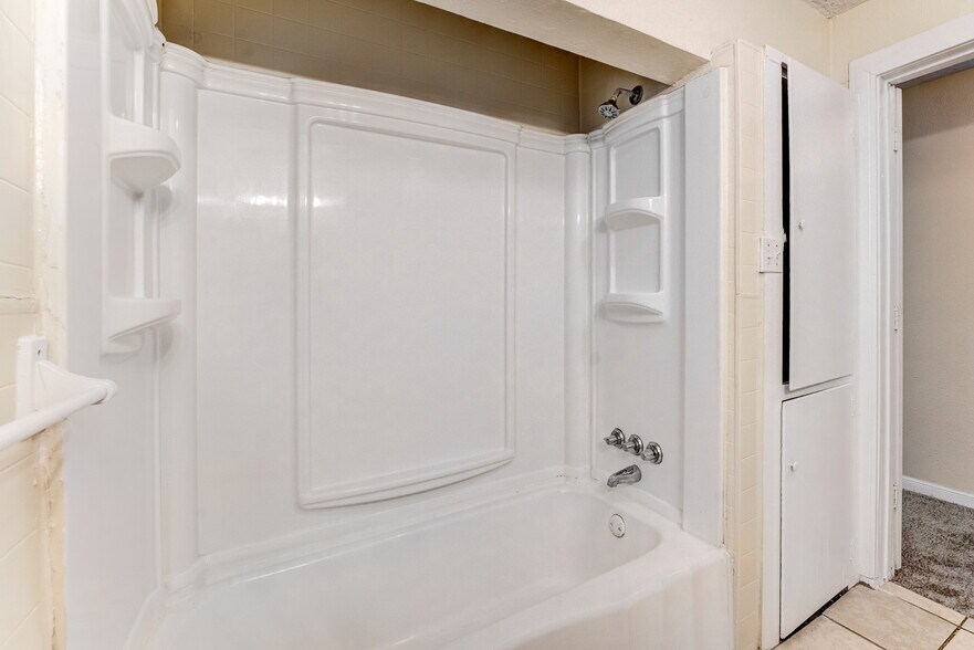 Building Photo - 815 Roosevelt St