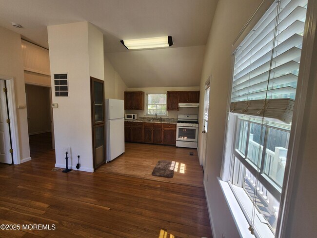 Building Photo - 21 Coolidge Dr
