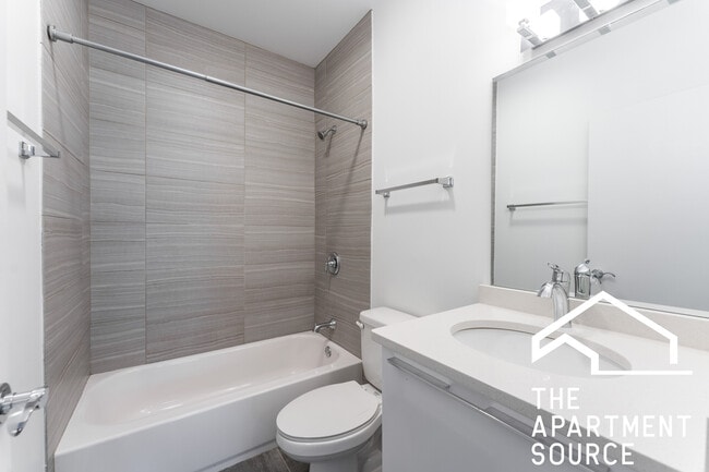 Building Photo - 2700 W North Ave