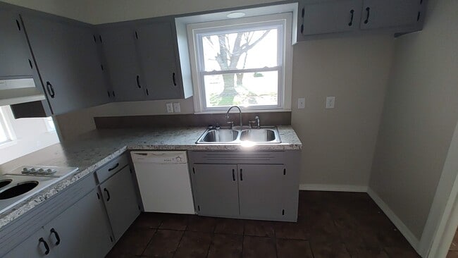 Building Photo - 2025 N 432