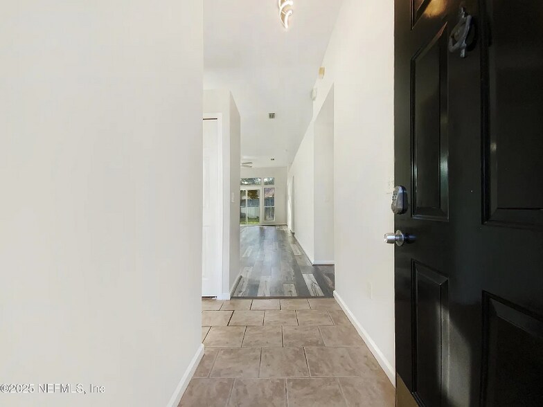 Building Photo - 3345 Millcrest Dr