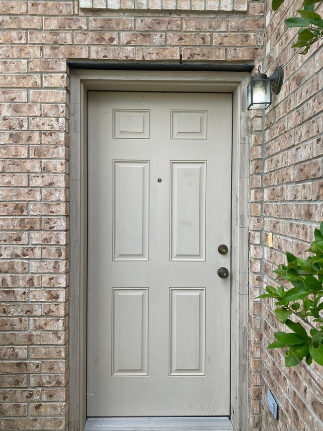 Building Photo - Charming New Braunfels Home Available for Immediate Move In