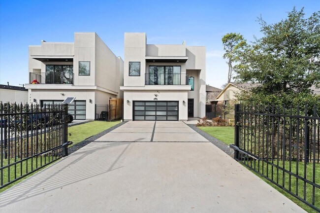 Building Photo - 1425 Adkins Rd