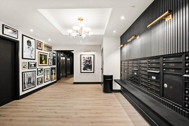 Building Photo - 707 N Wells St