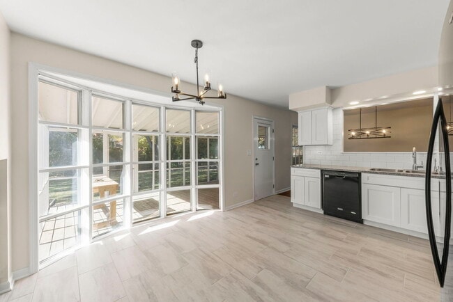 Building Photo - 345 Green Valley Dr