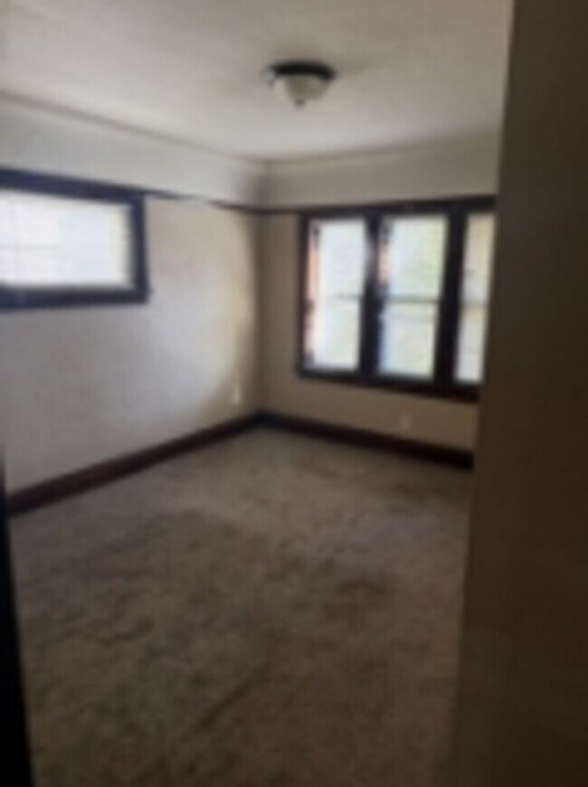 Building Photo - 5689 N 41st St