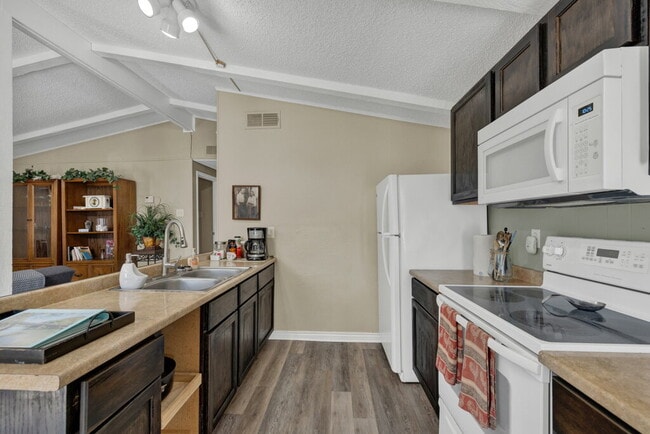 Building Photo - "Furnished 2-Bedroom Cottage Near Guadalup...