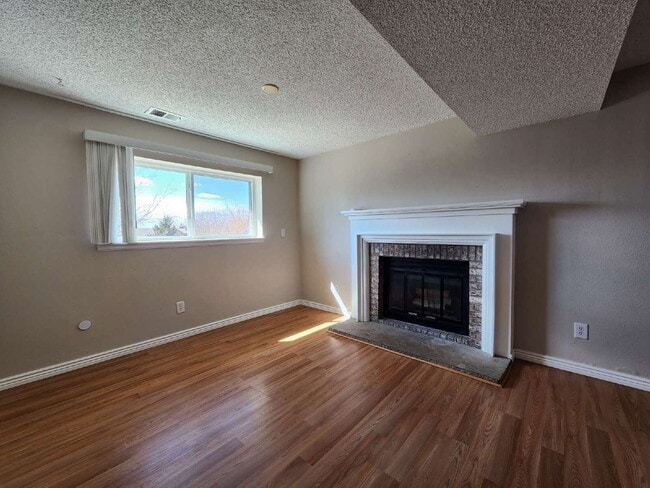 Building Photo - Beautiful 3 Bedroom Home In Great Neighborhood!