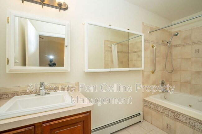 Building Photo - 508 Louise Ln
