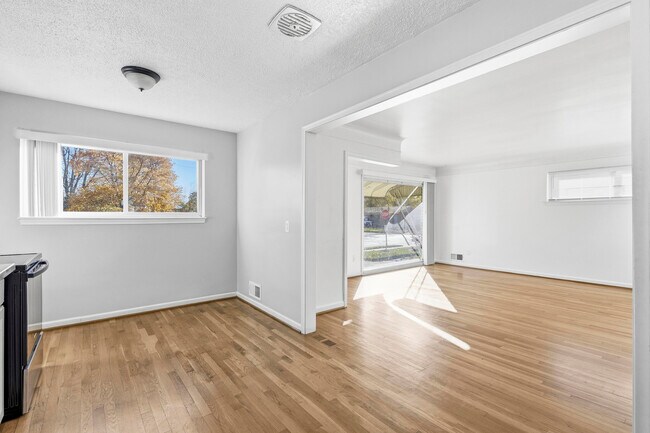 Building Photo - 24609 Flower Ave