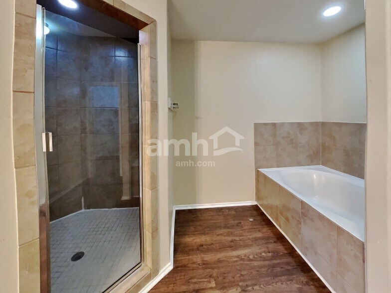 Building Photo - 3803 Dogwood Trl