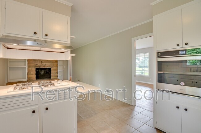 Building Photo - 202 Spring Dr