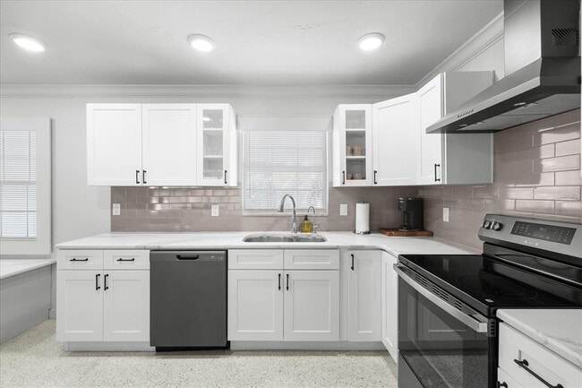 Building Photo - 10001 S Yacht Club Dr
