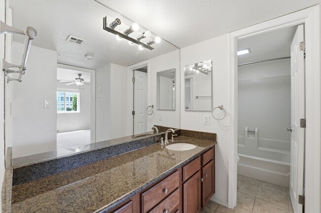 Building Photo - Prime Scottsdale Living | 2 Master Suites + Private Patio Retreat