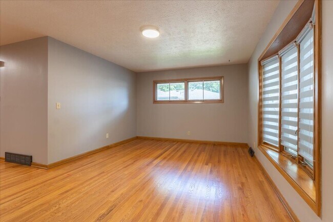 Building Photo - 7221 Lexington Ave