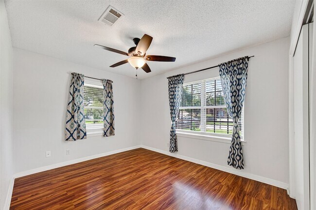 Building Photo - 5114 Beechnut St