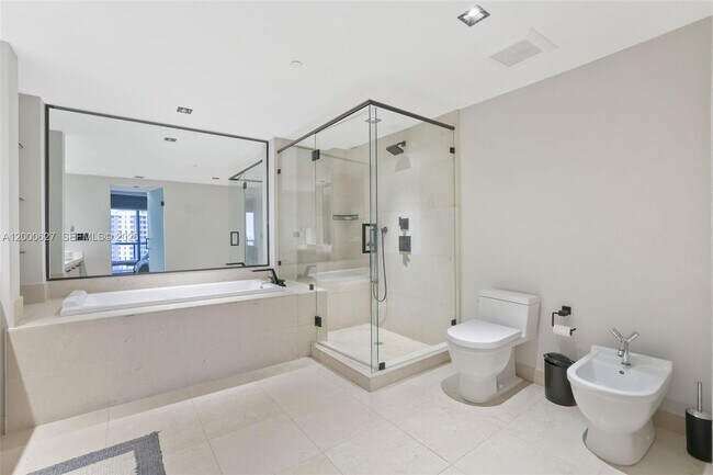 Building Photo - 465 Brickell Ave