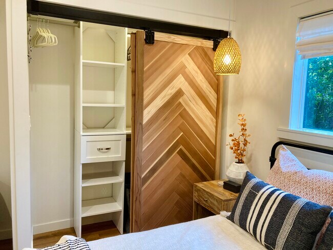 Building Photo - 5265 Loleta Ave