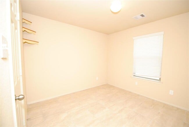Building Photo - 2703 Alvar Dr
