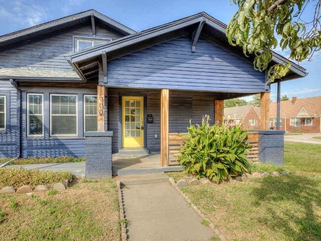 Building Photo - Beautifully Updated Bungalow!