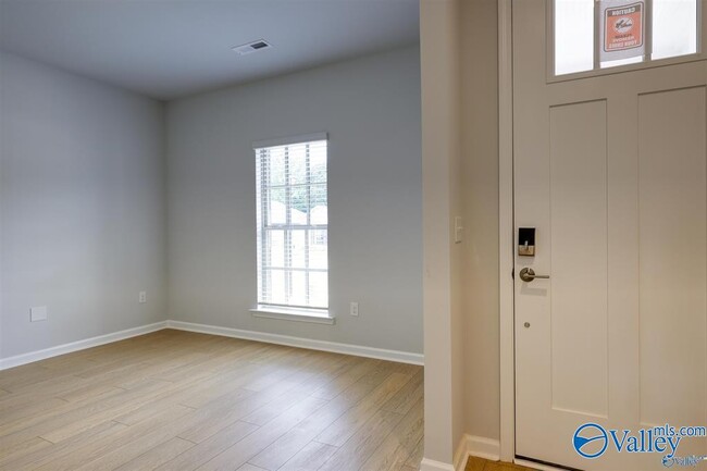 Building Photo - 206 Waylan Rdg Ln