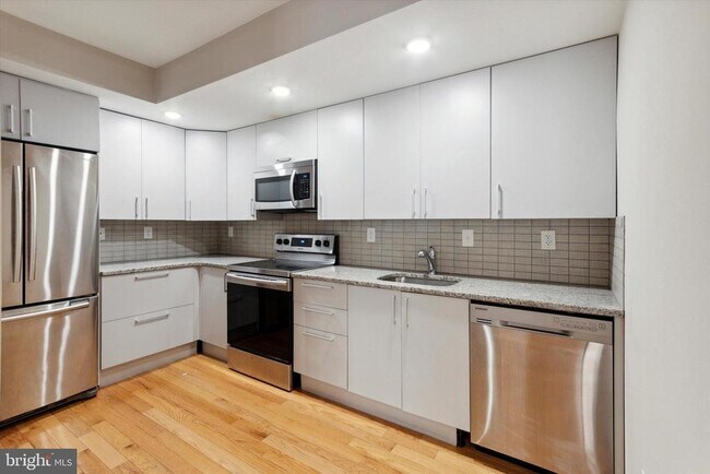 Primary Photo - 1819-21 Ginnodo St