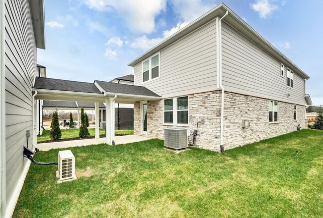 Building Photo - 3040 Poplar Farms Dr