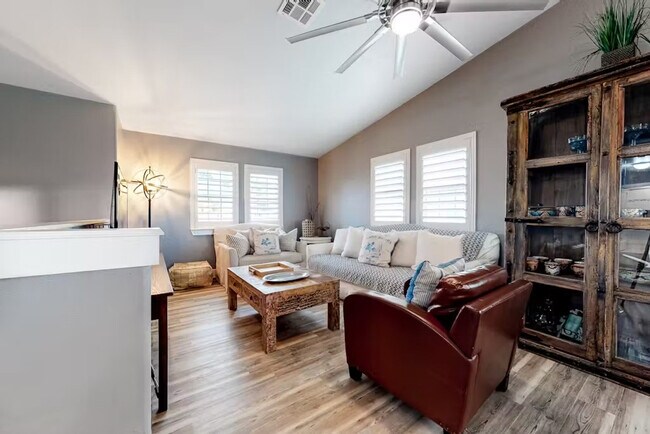 Building Photo - 607 Sand Key Dr