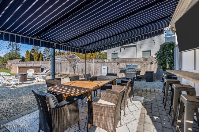 Building Photo - 115 10th Ave