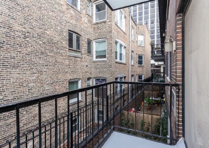 Building Photo - 4334 N Clarendon Ave