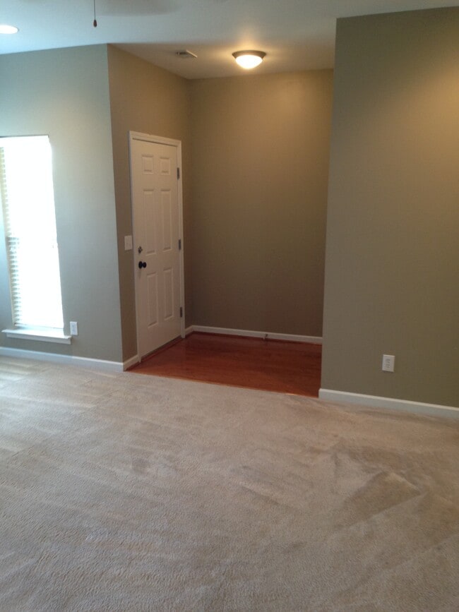 Building Photo - 504 Reach Dr